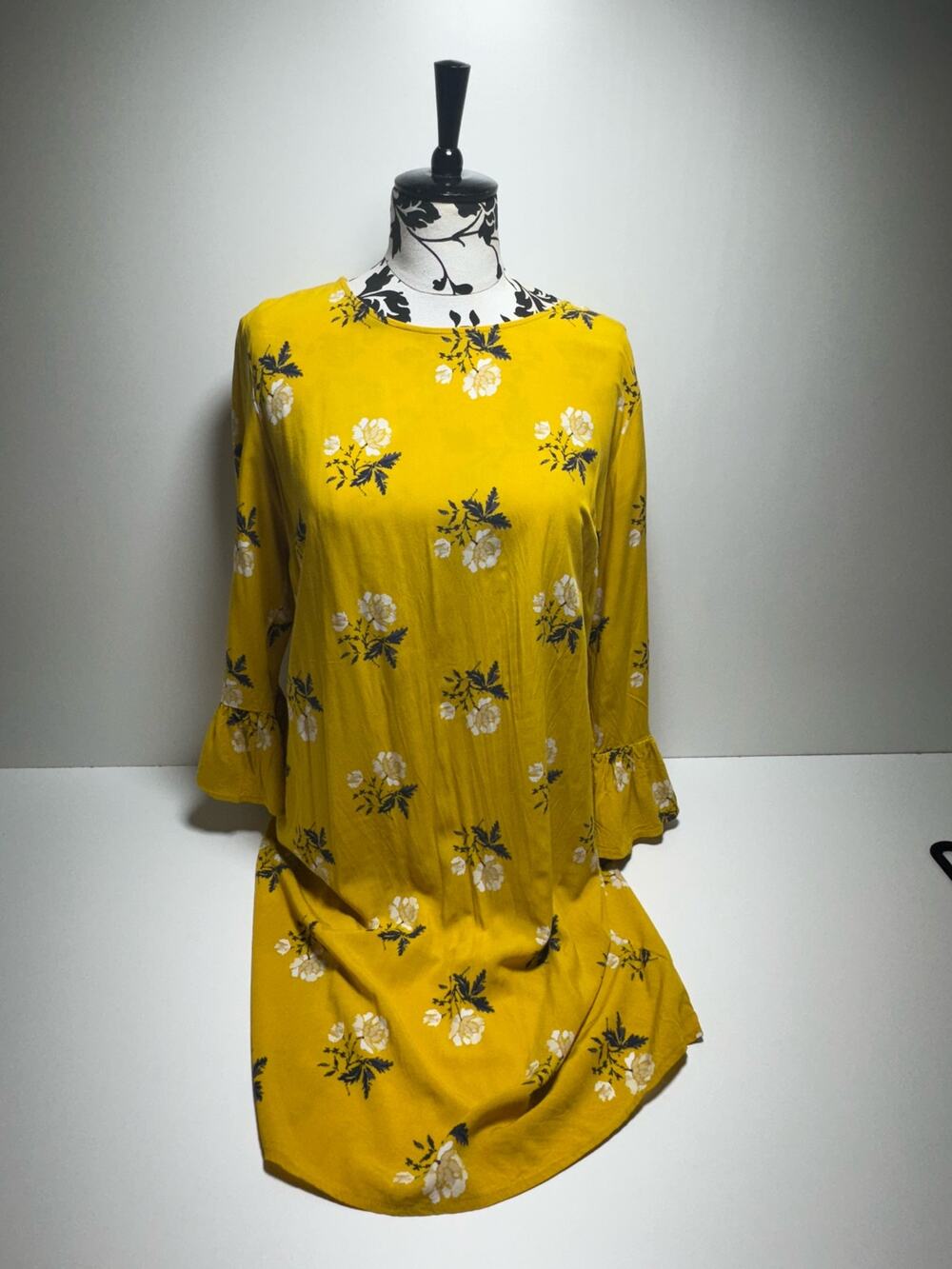 Old Navy Women’s Golden Yellow Floral Print Size Large Ruffle Bell Sleeve Dress